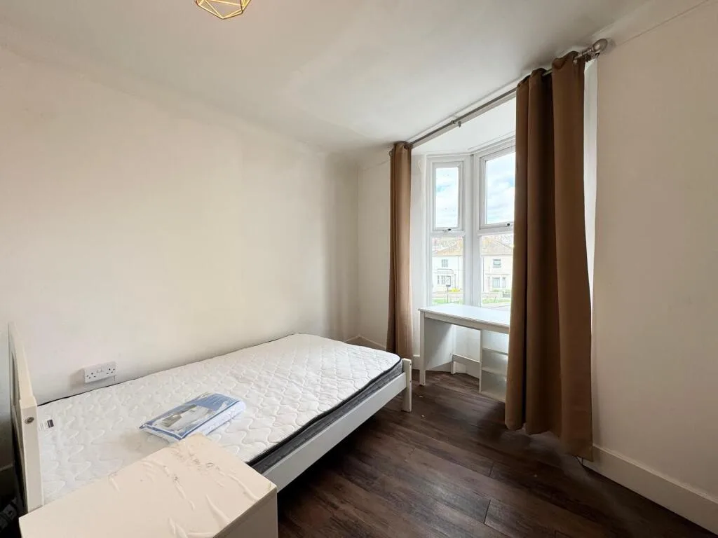 5 bedroom flat for rent