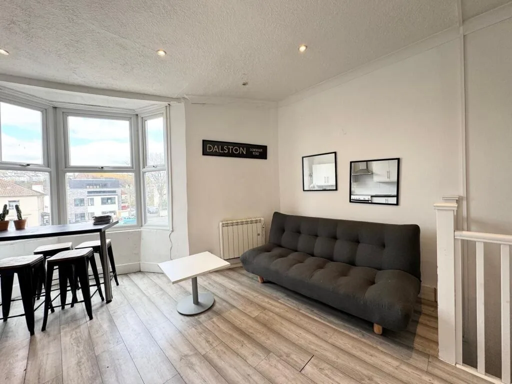 5 bedroom flat for rent