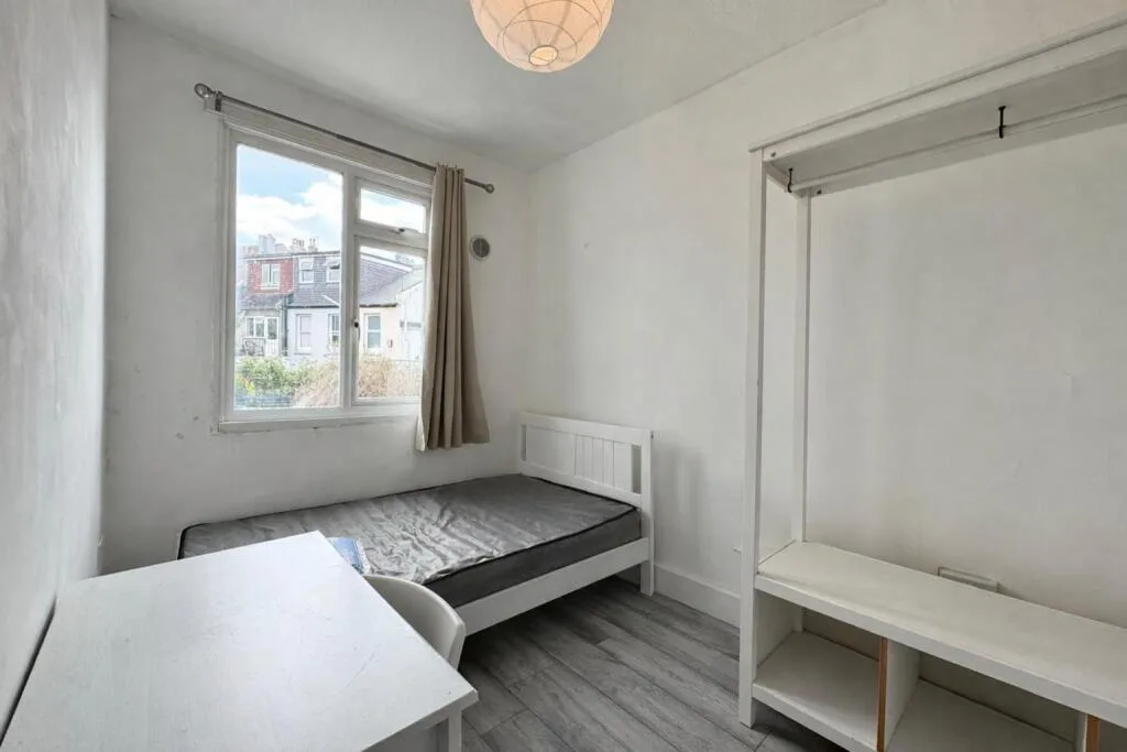 5 bedroom flat for rent