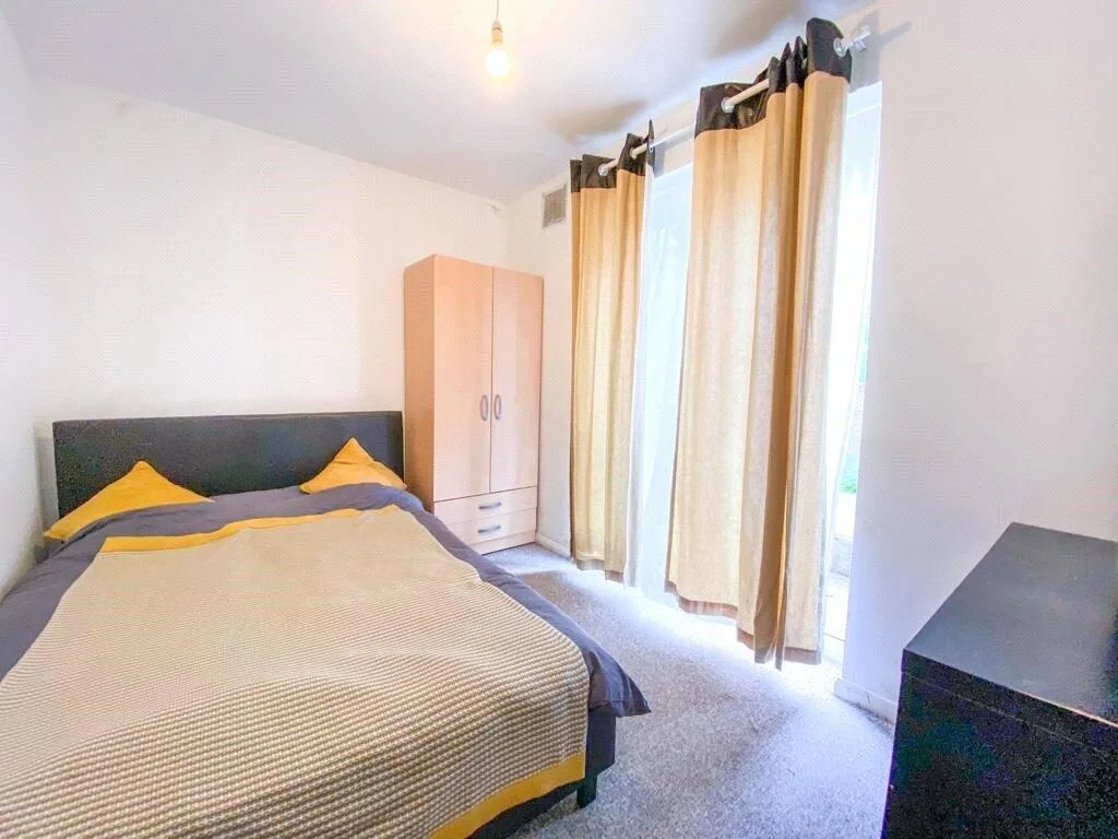 5 bedroom semi-detached house for rent