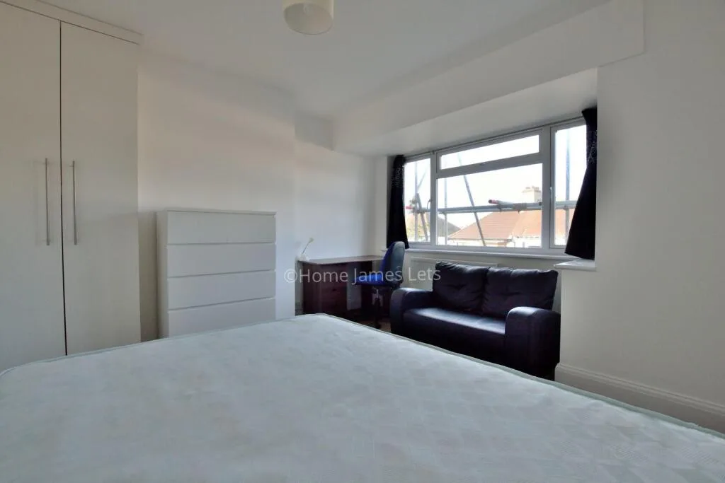 6 bedroom semi-detached house for rent