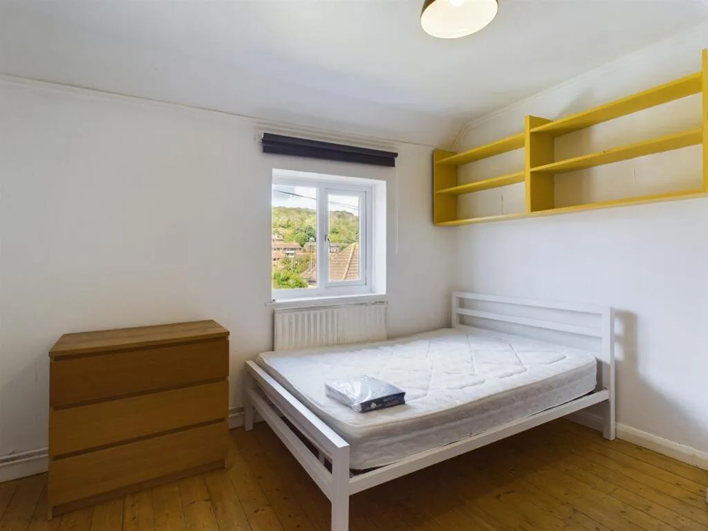 6 bedroom semi-detached house for rent
