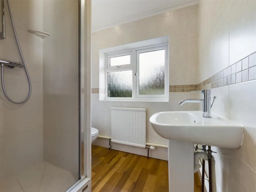 6 bedroom semi-detached house for rent