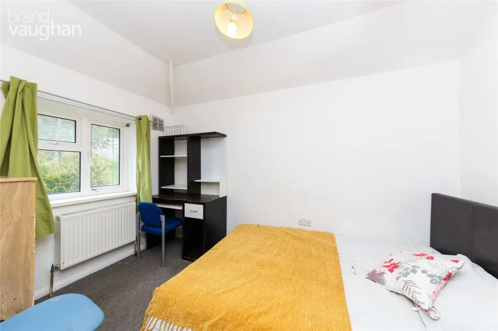 6 bedroom semi-detached house for rent