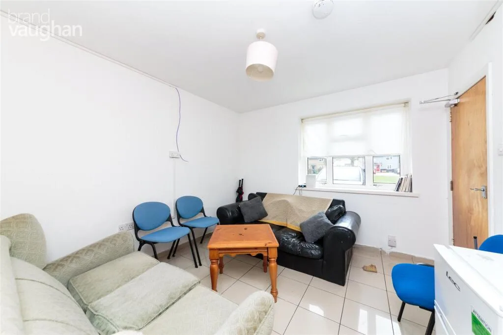 6 bedroom semi-detached house for rent