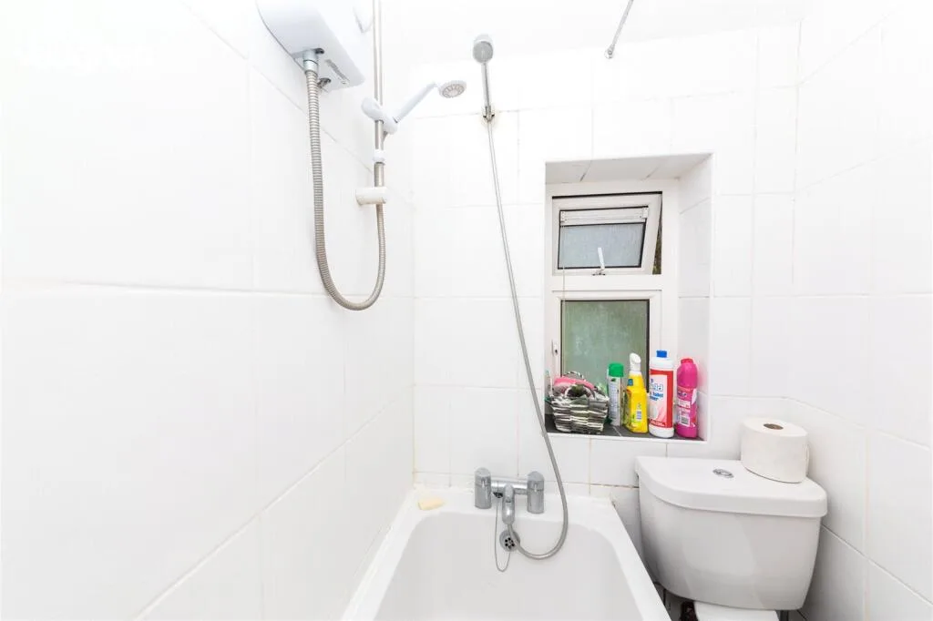 6 bedroom semi-detached house for rent