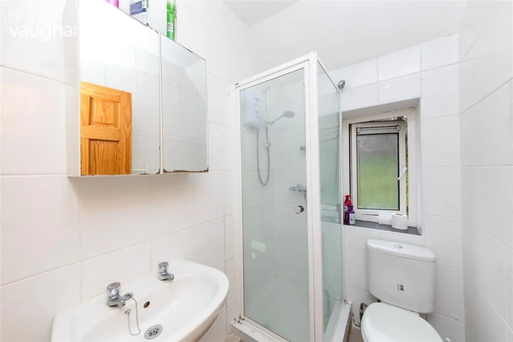 6 bedroom semi-detached house for rent