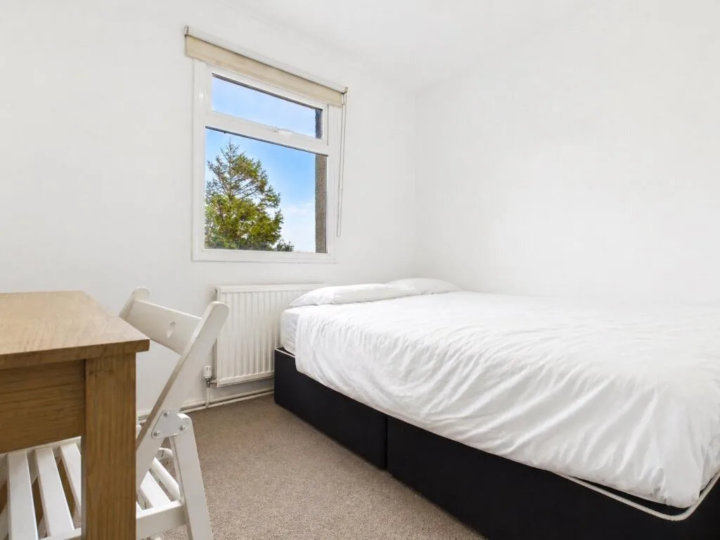 5 bedroom semi-detached house for rent
