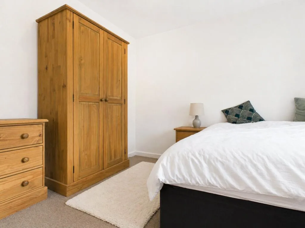 5 bedroom semi-detached house for rent