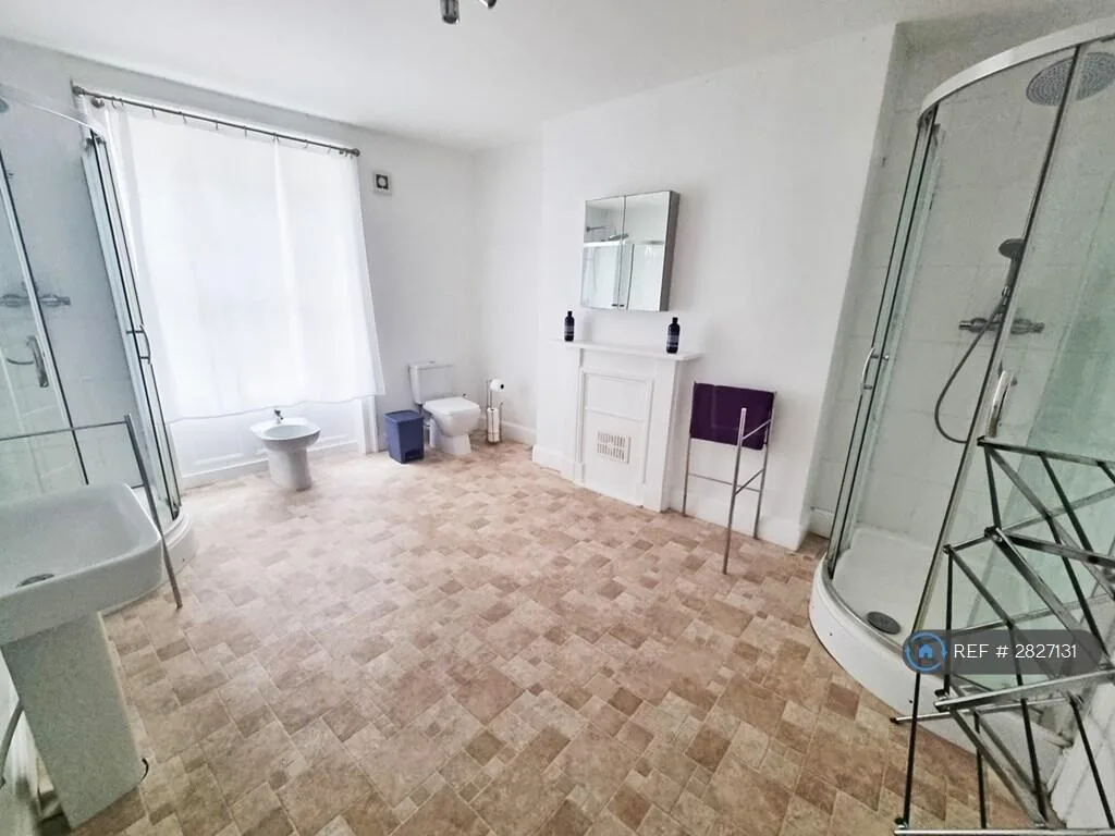 1 bedroom house share for rent