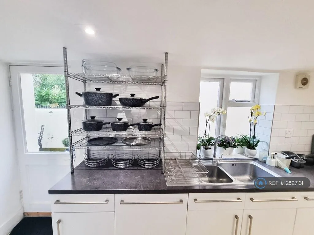 1 bedroom house share for rent