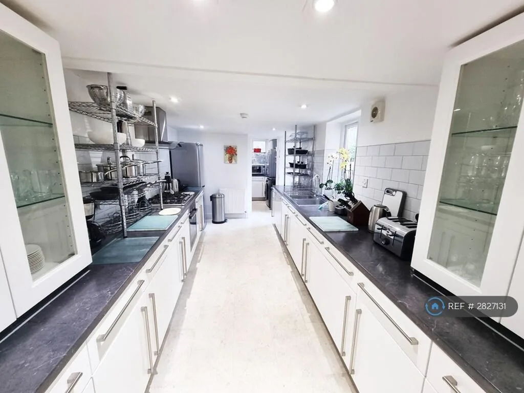 1 bedroom house share for rent