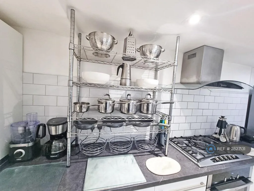 1 bedroom house share for rent