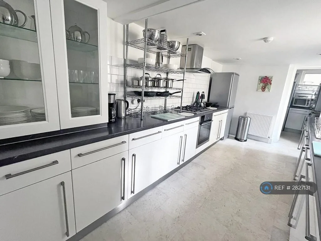 1 bedroom house share for rent