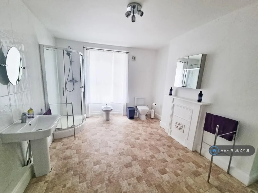 1 bedroom house share for rent