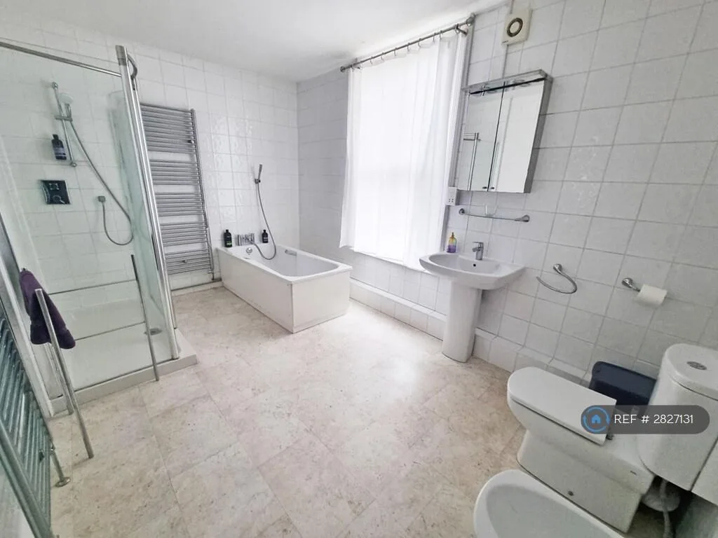 1 bedroom house share for rent