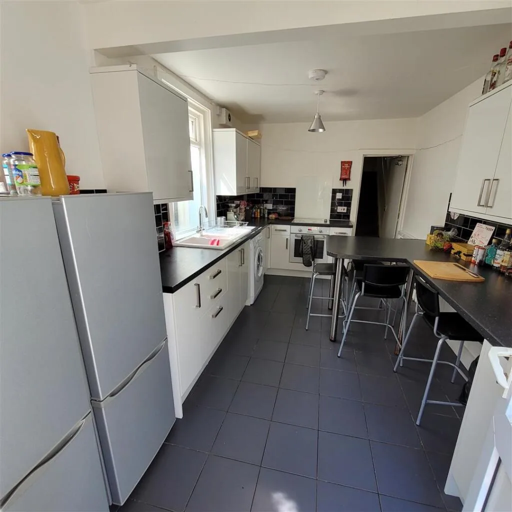 5 bedroom terraced house for rent