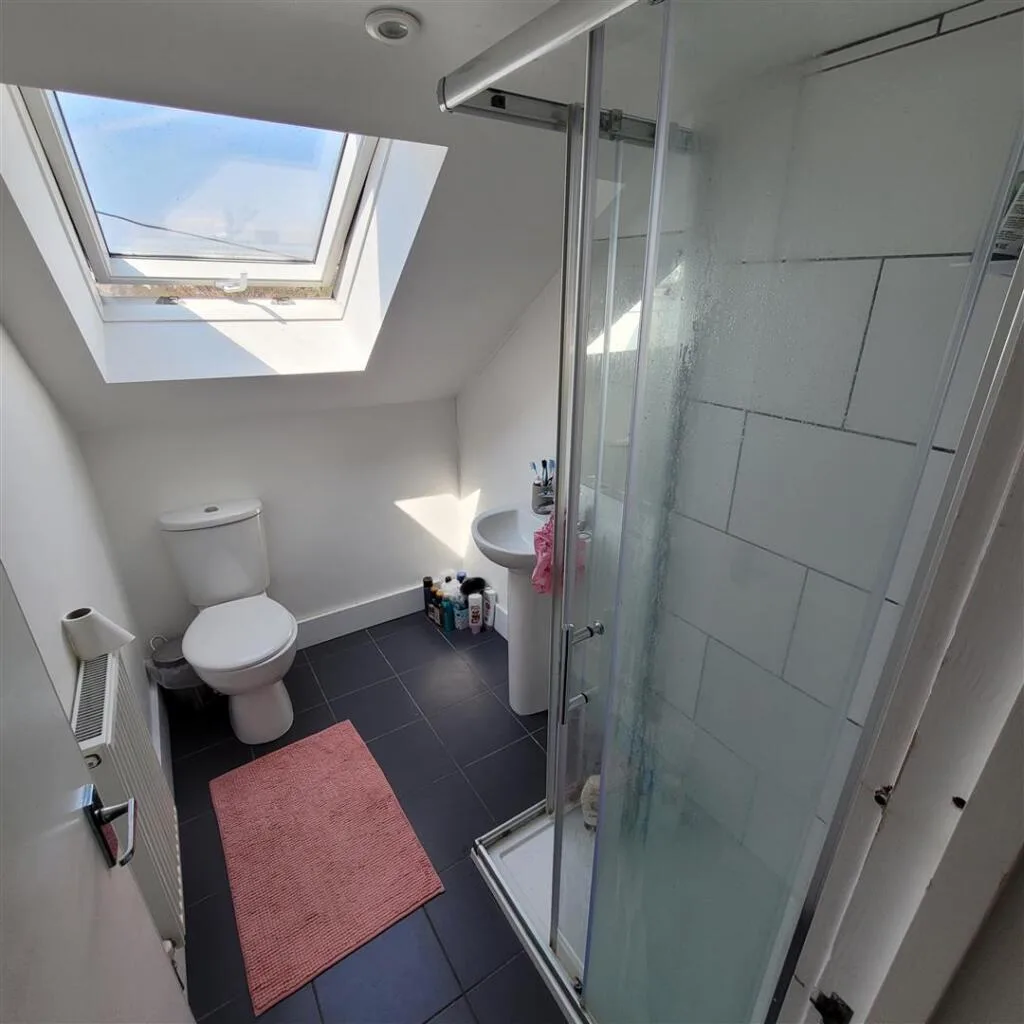 5 bedroom terraced house for rent