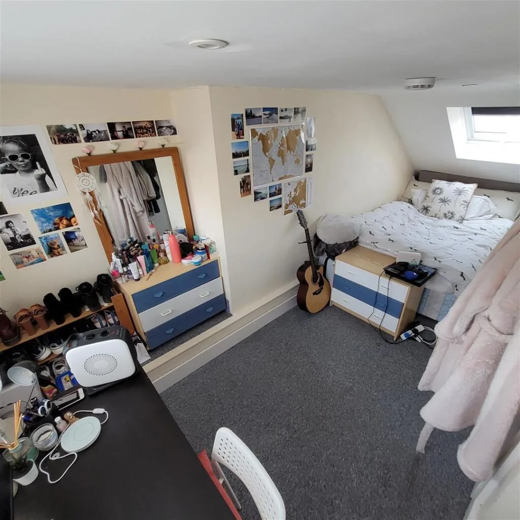 5 bedroom terraced house for rent