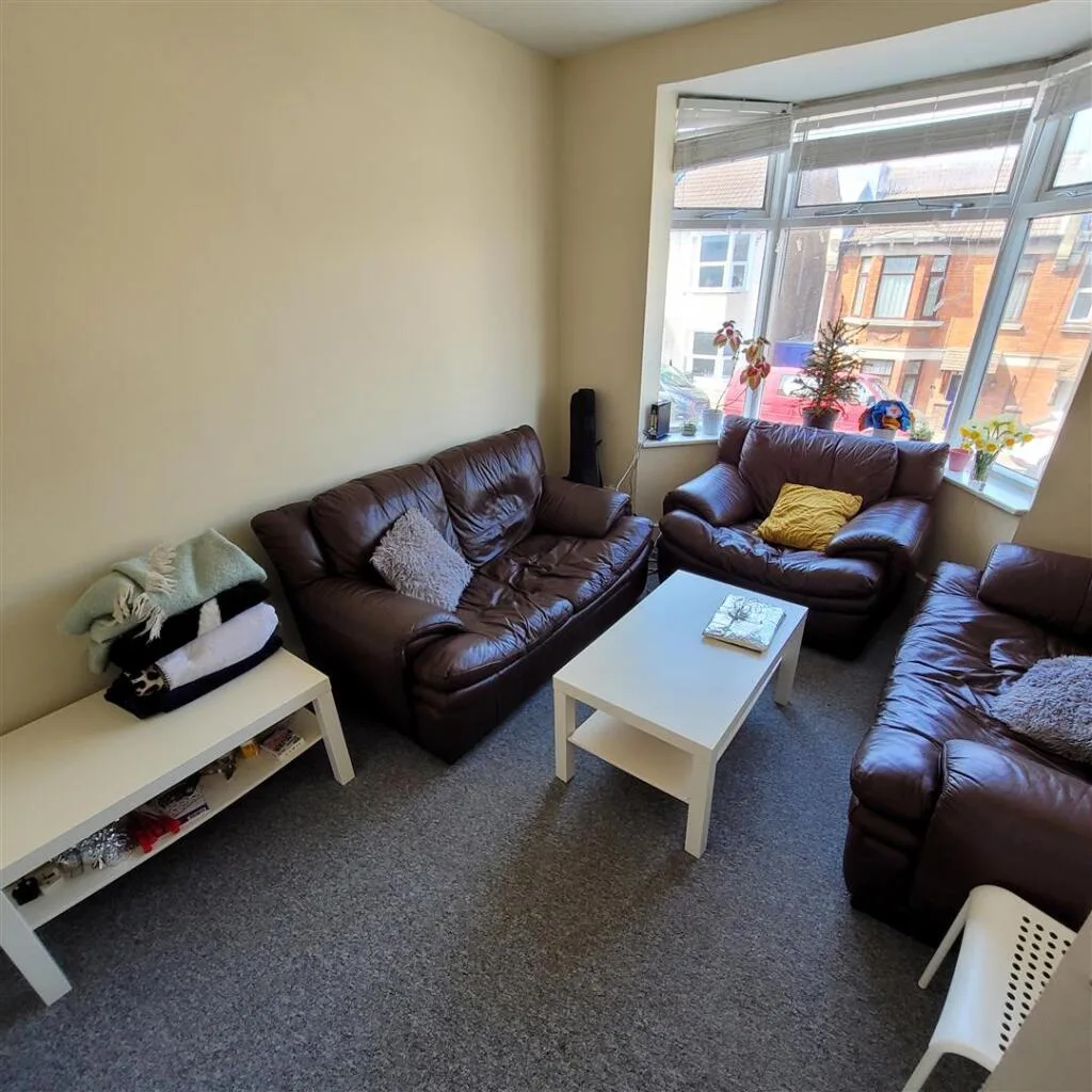 5 bedroom terraced house for rent