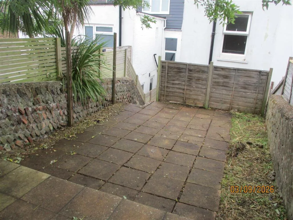 5 bedroom terraced house for rent
