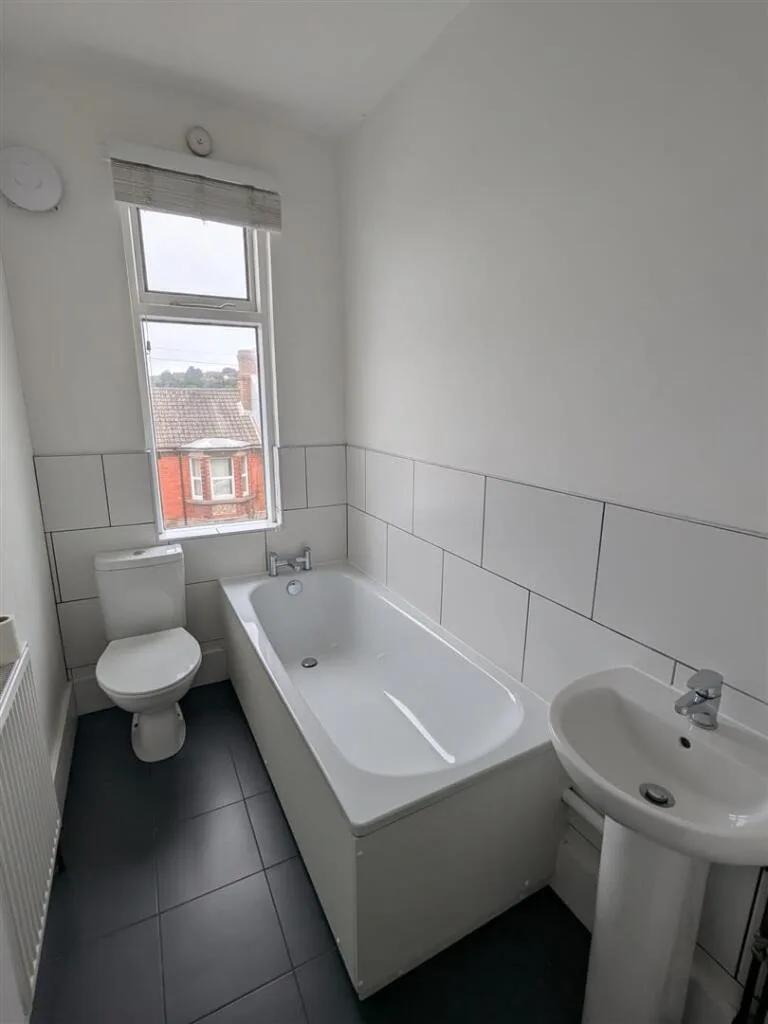 5 bedroom terraced house for rent