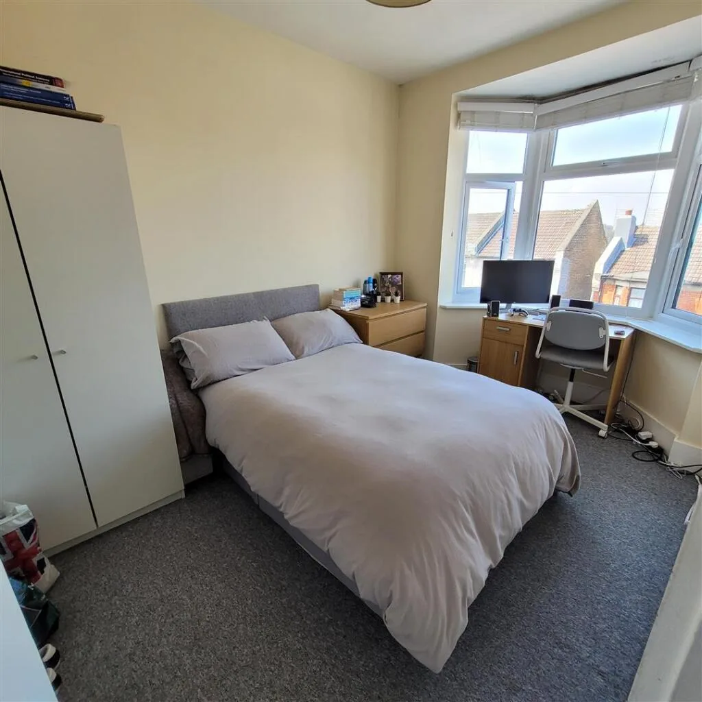 5 bedroom terraced house for rent