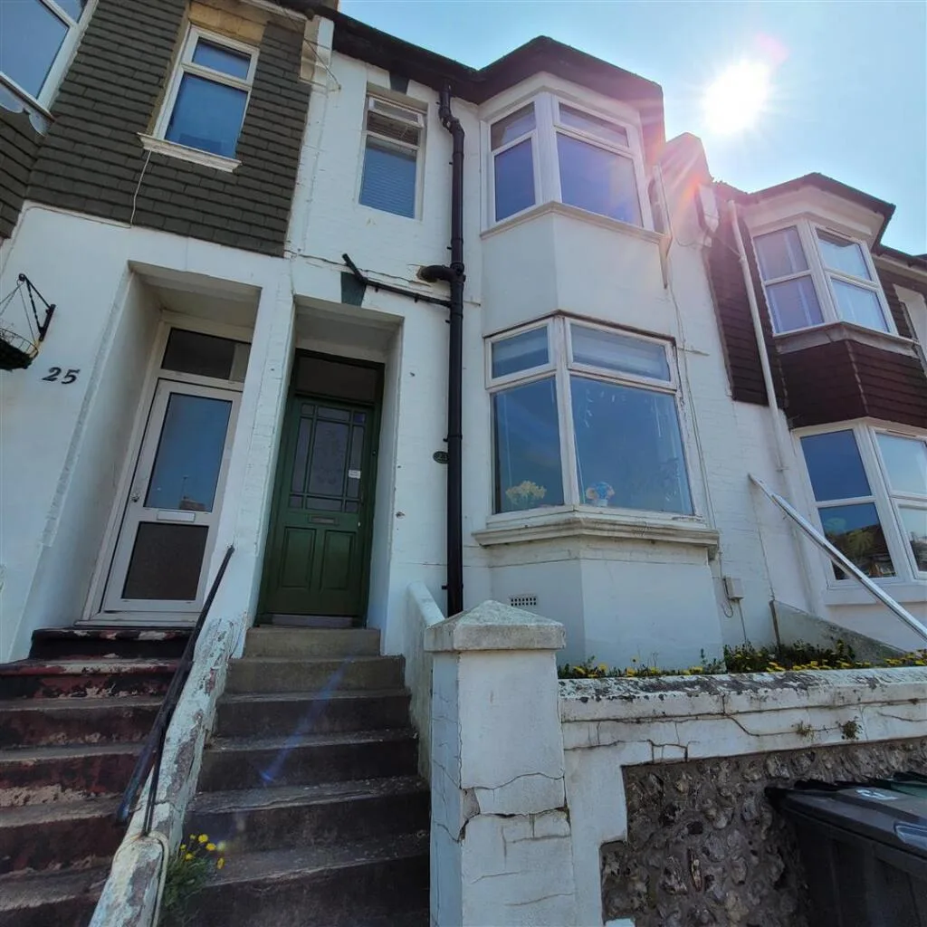 5 bedroom terraced house for rent