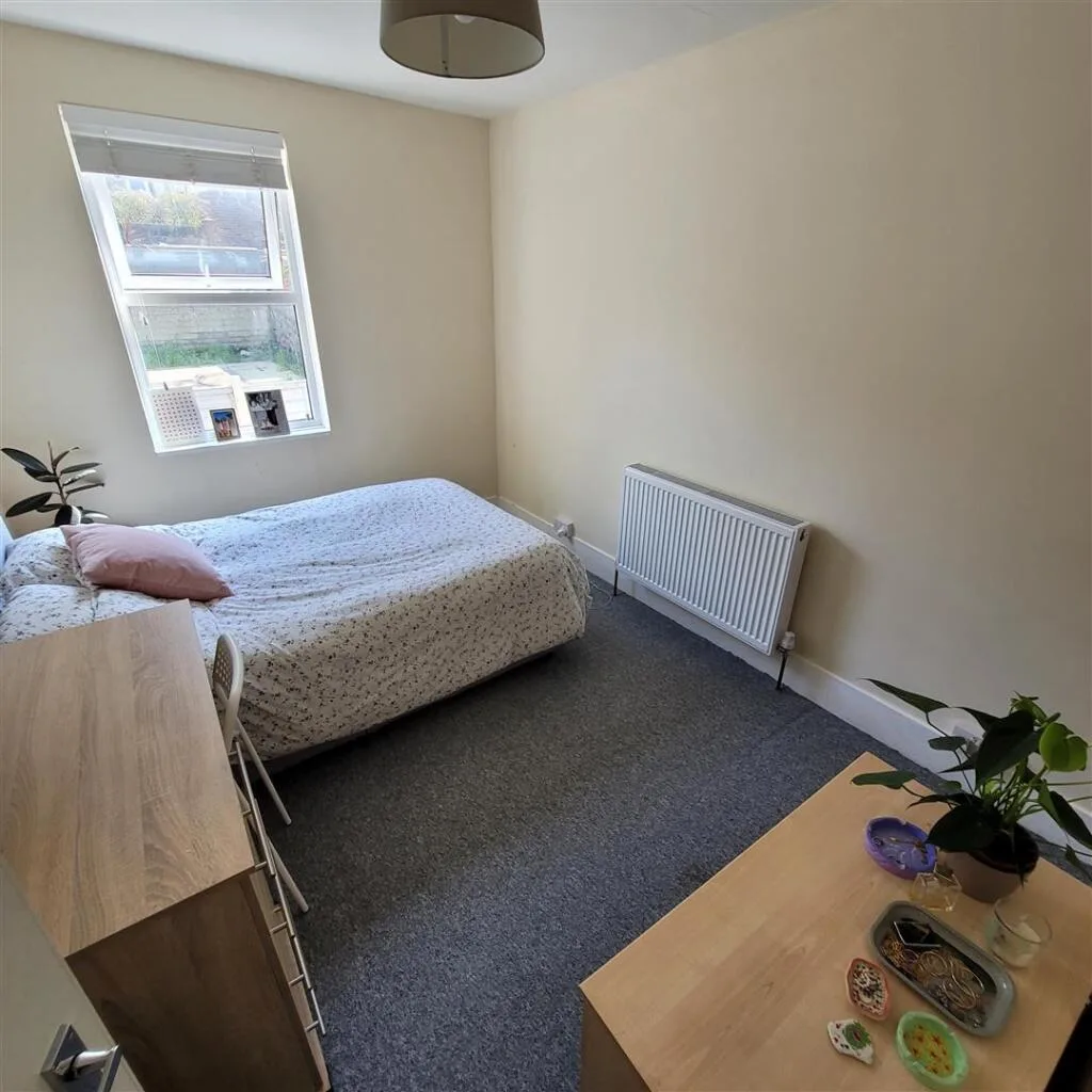 5 bedroom terraced house for rent