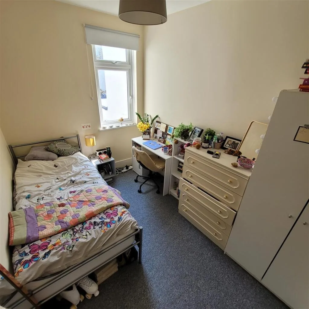 5 bedroom terraced house for rent