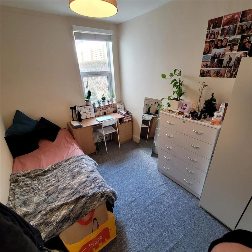 5 bedroom terraced house for rent