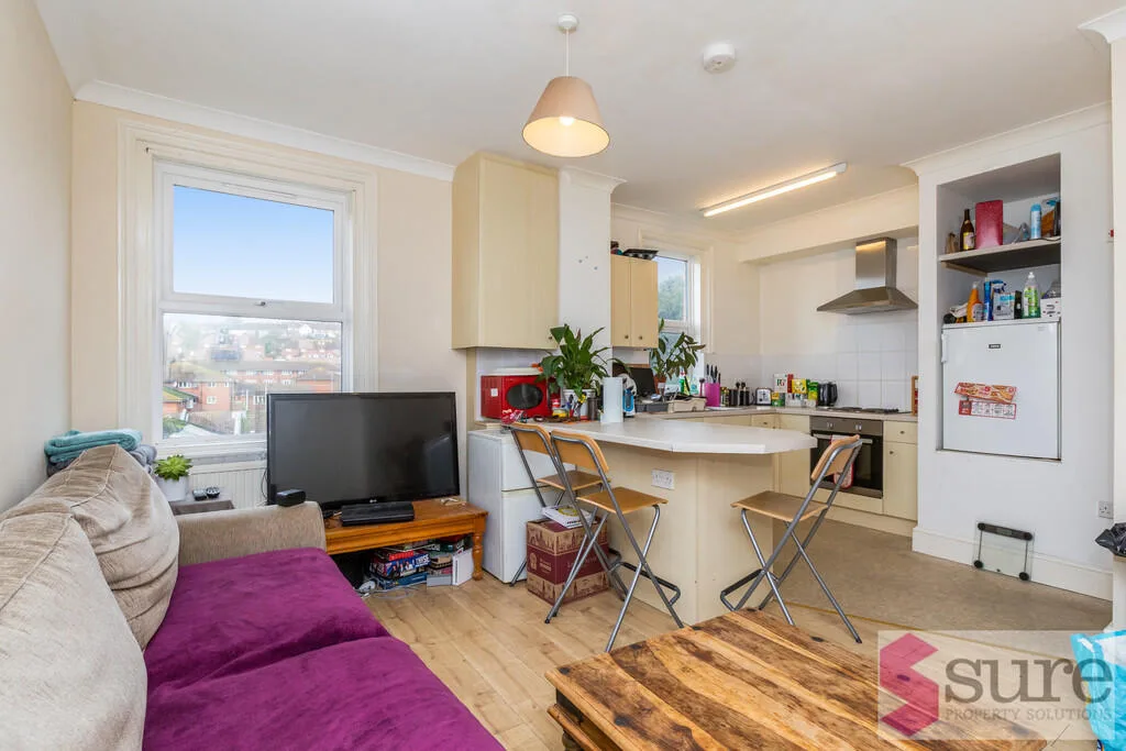 5 bedroom terraced house for rent