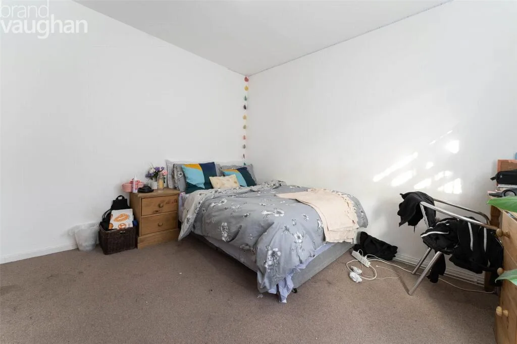 5 bedroom semi-detached house for rent