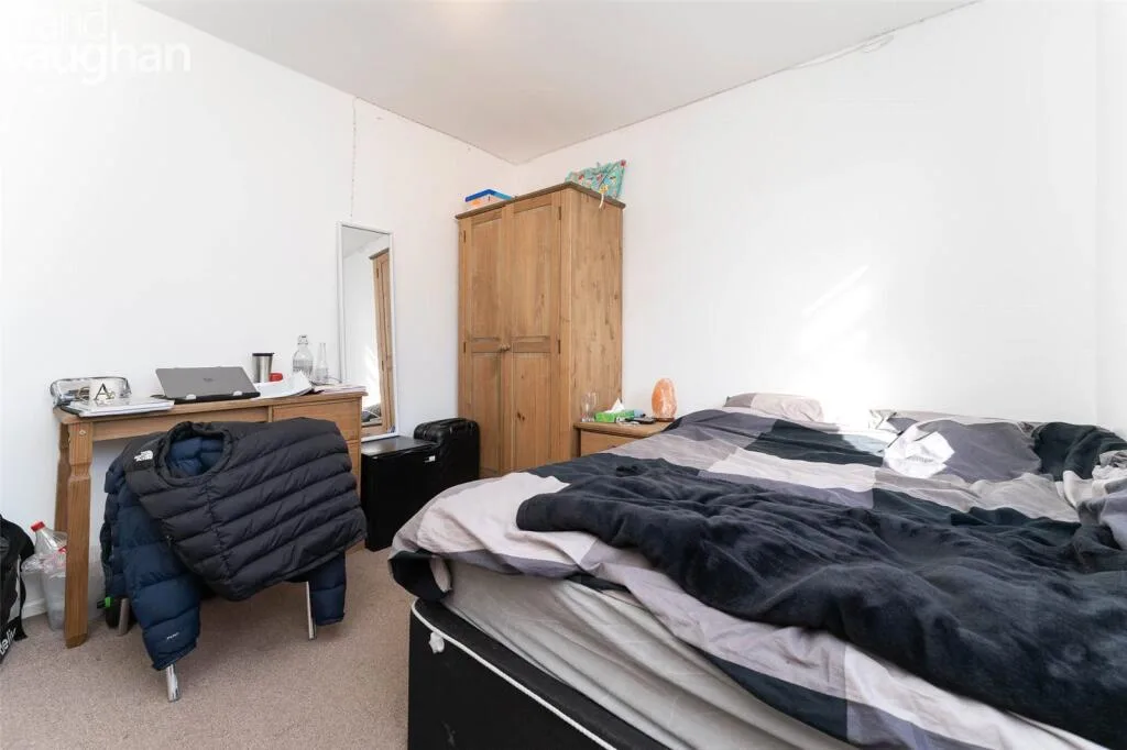 5 bedroom semi-detached house for rent