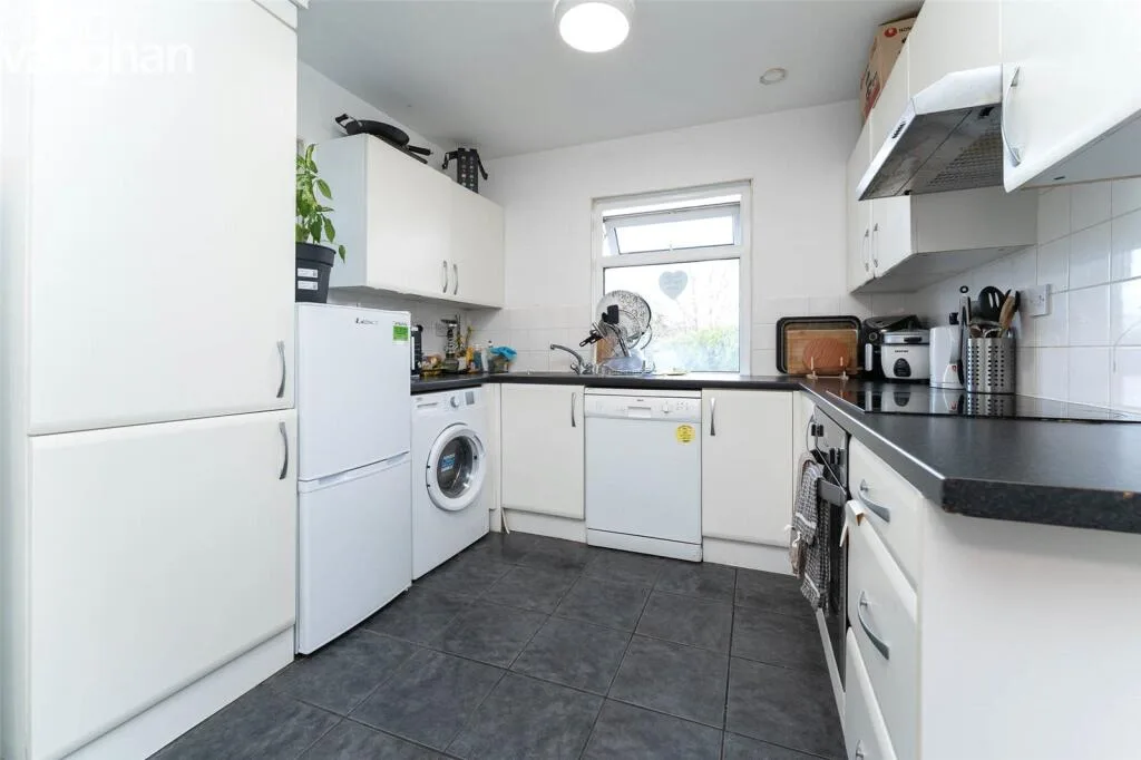 5 bedroom semi-detached house for rent
