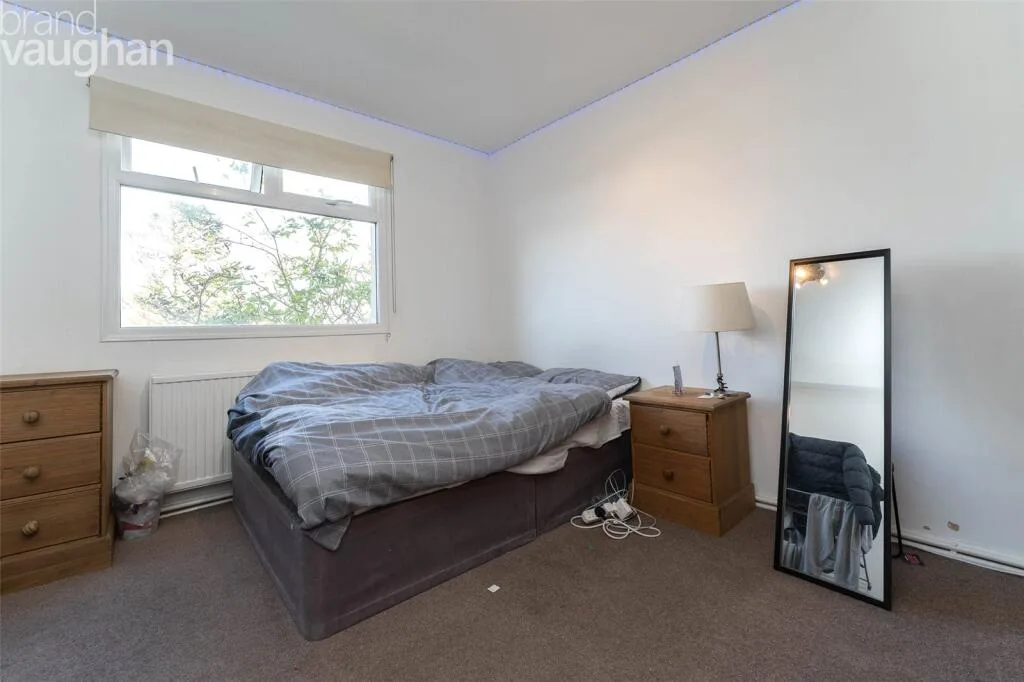 5 bedroom semi-detached house for rent