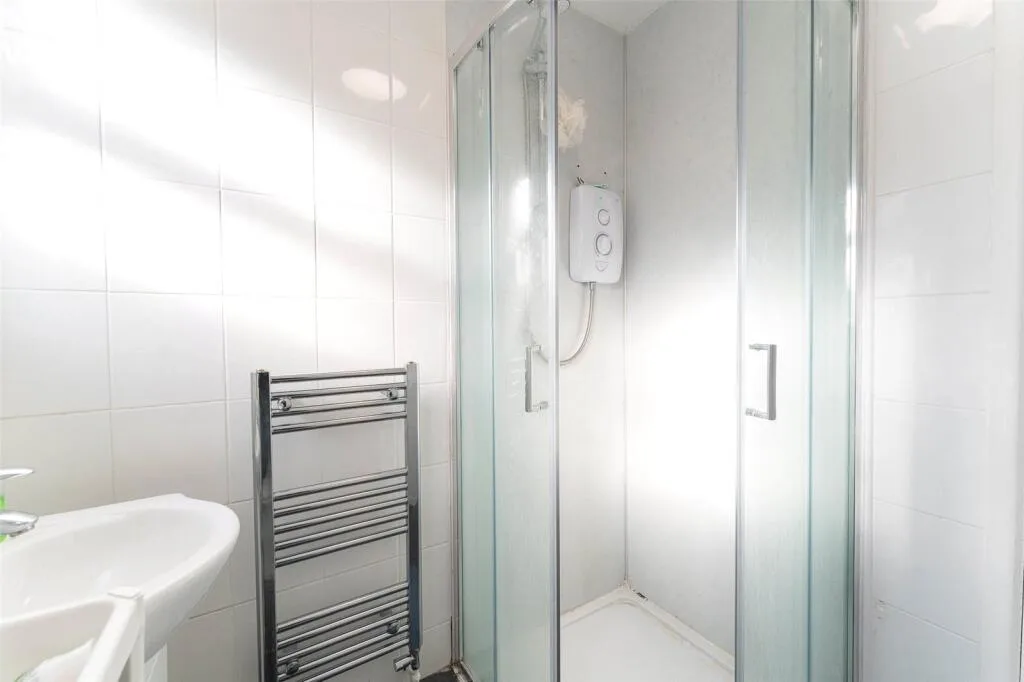 5 bedroom semi-detached house for rent