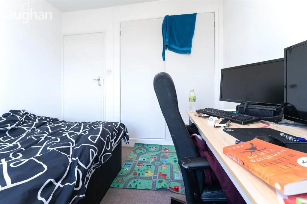 5 bedroom semi-detached house for rent