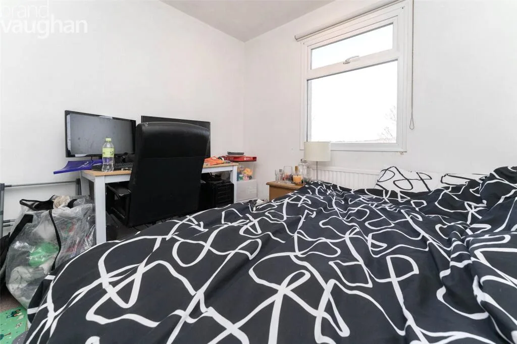 5 bedroom semi-detached house for rent