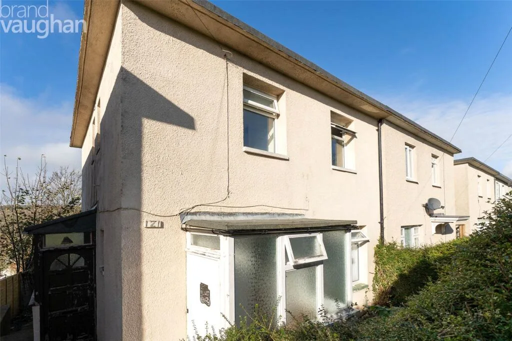 5 bedroom semi-detached house for rent