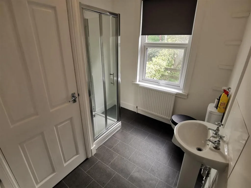 5 bedroom terraced house for rent