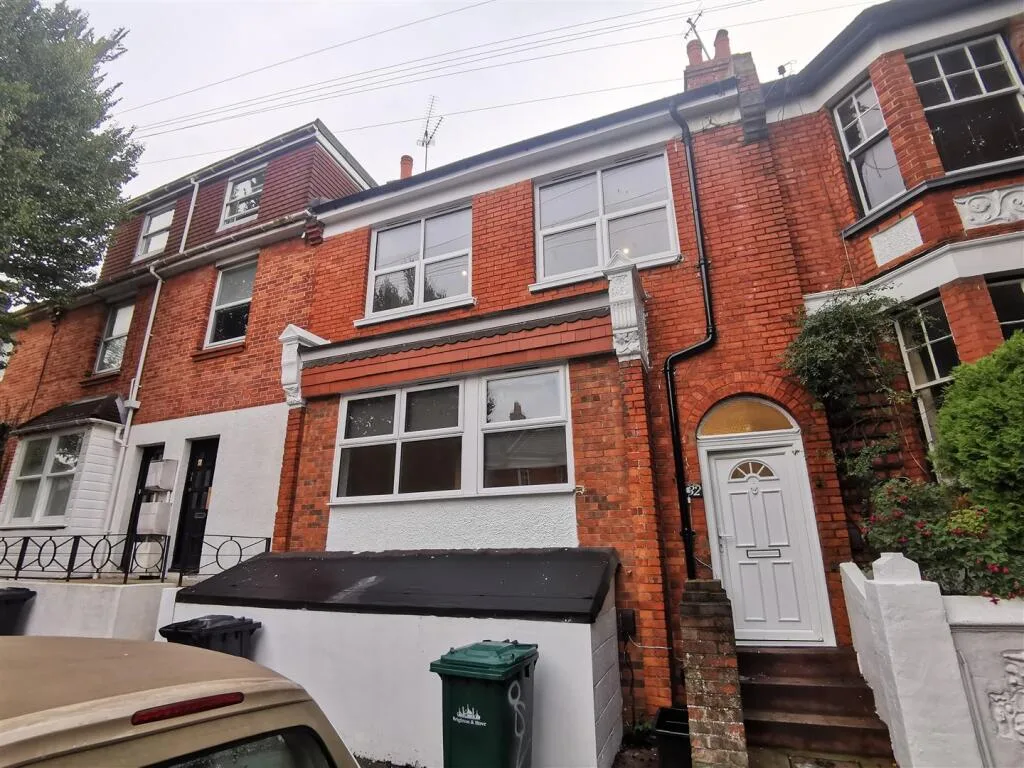 5 bedroom terraced house for rent