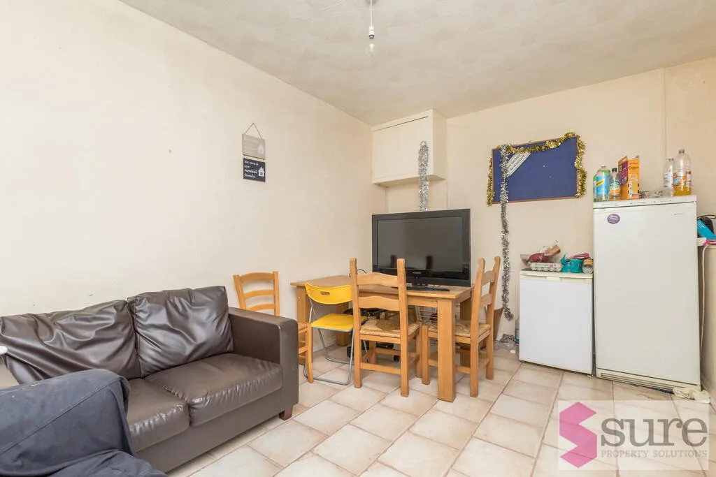 5 bedroom terraced house for rent