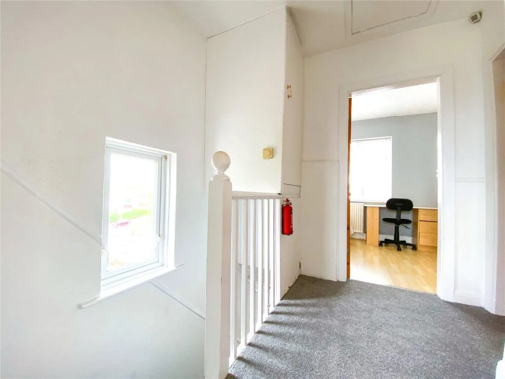 6 bedroom semi-detached house for rent