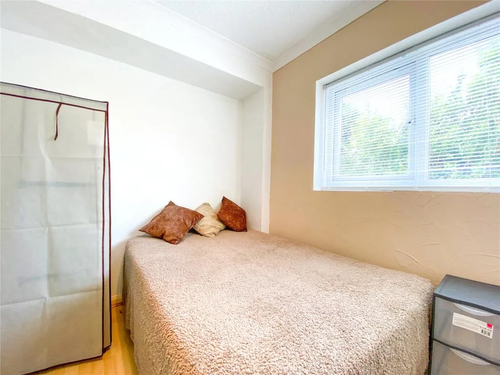 6 bedroom semi-detached house for rent
