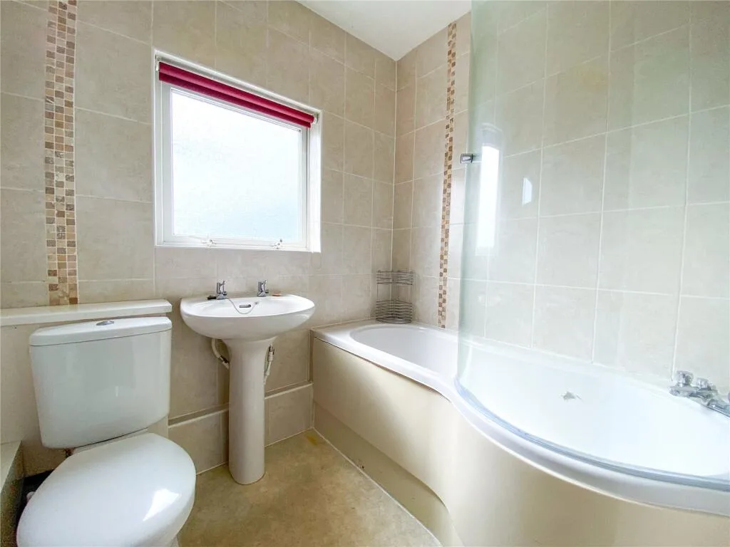 6 bedroom semi-detached house for rent