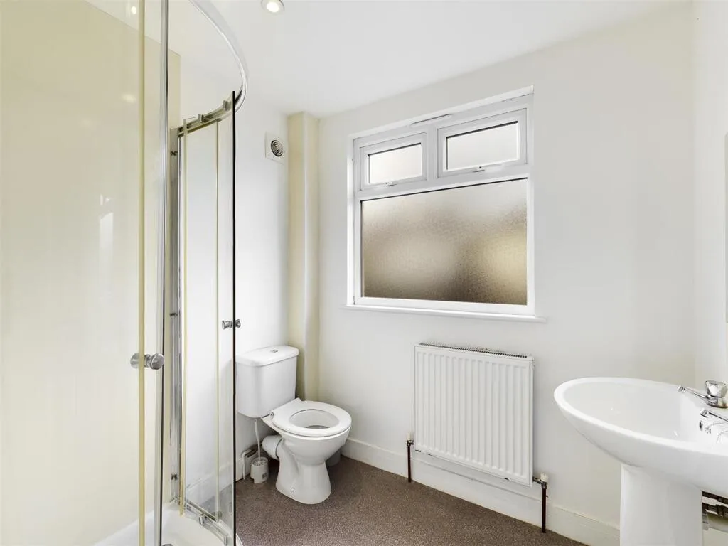 6 bedroom semi-detached house for rent