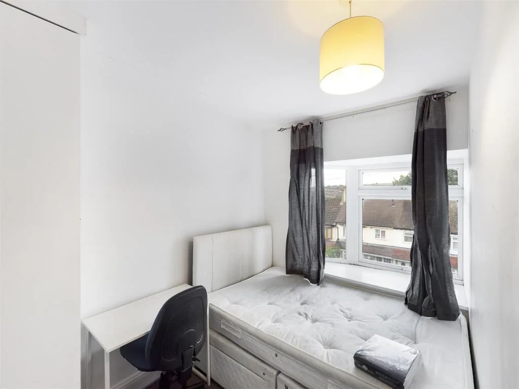 6 bedroom semi-detached house for rent
