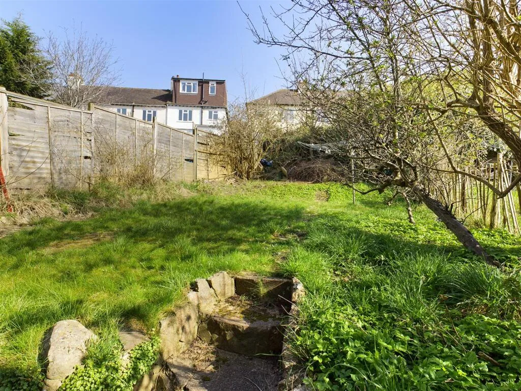 6 bedroom semi-detached house for rent