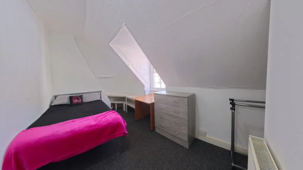 5 bedroom terraced house for rent
